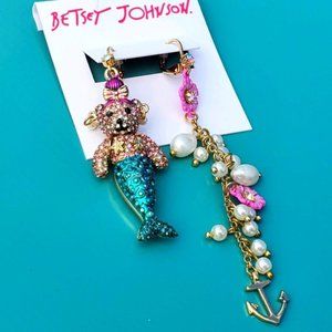 ♥️ Betsey Johnson earrings